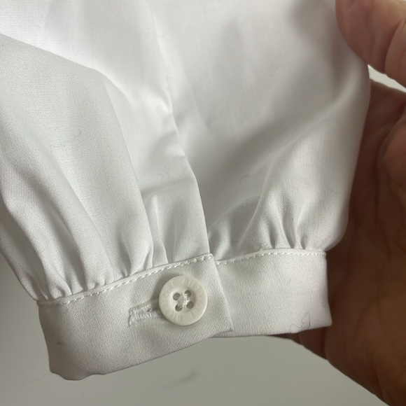 Biltmore Women’s White Button Down Dress Shirt- pleated upper back-Medium - Picture 5 of 15